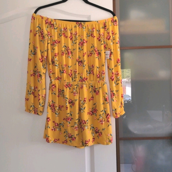 Sz Small Off the Shoulder Romper - Picture 2 of 3